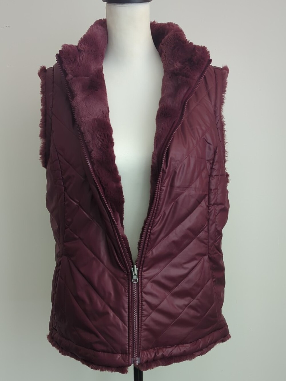NWOT Nicole Miller Reversible Faux Fur Quilted Puffer Vest Wine Burgundy LARGE - Picture 1 of 8